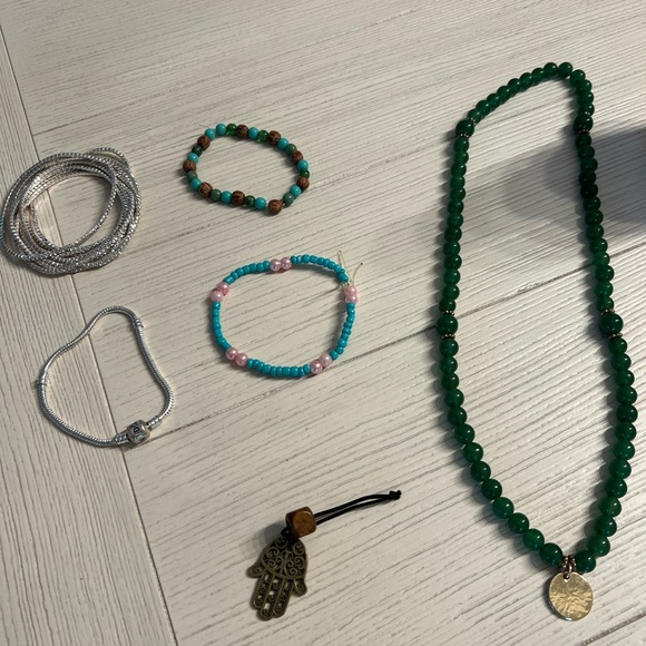 Jewelry & /beauty product bundle - Picture 10 of 10